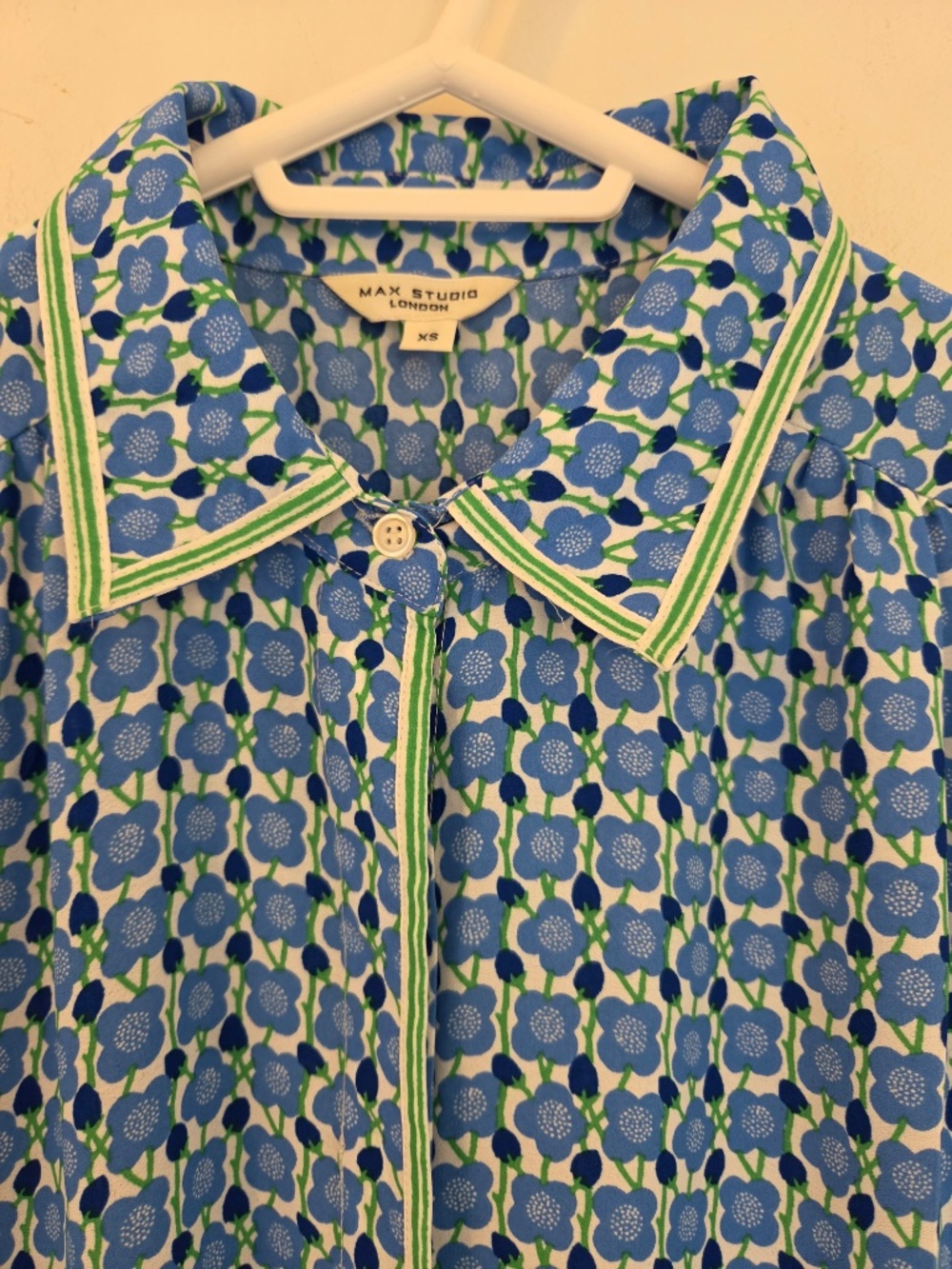 Max Studio maxi dress XS blue/white floral tiered flutter sleeves button down - Picture 6 of 13